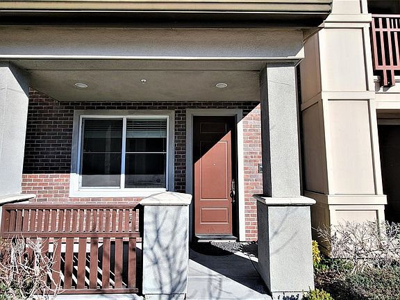 3rd image of 1067 E Duane Ave