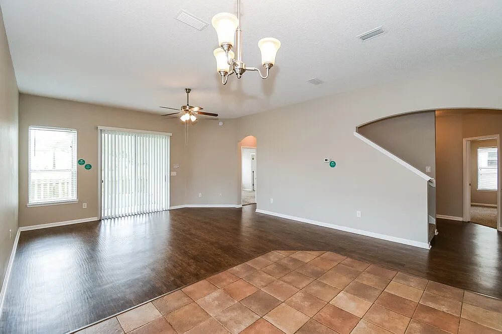 3 bed, 2.0 bath, 1998 sqft, $2,240 — Photo 4