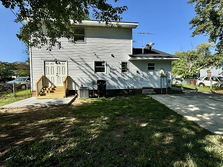 2401 Phoenix Dr — Photo 10