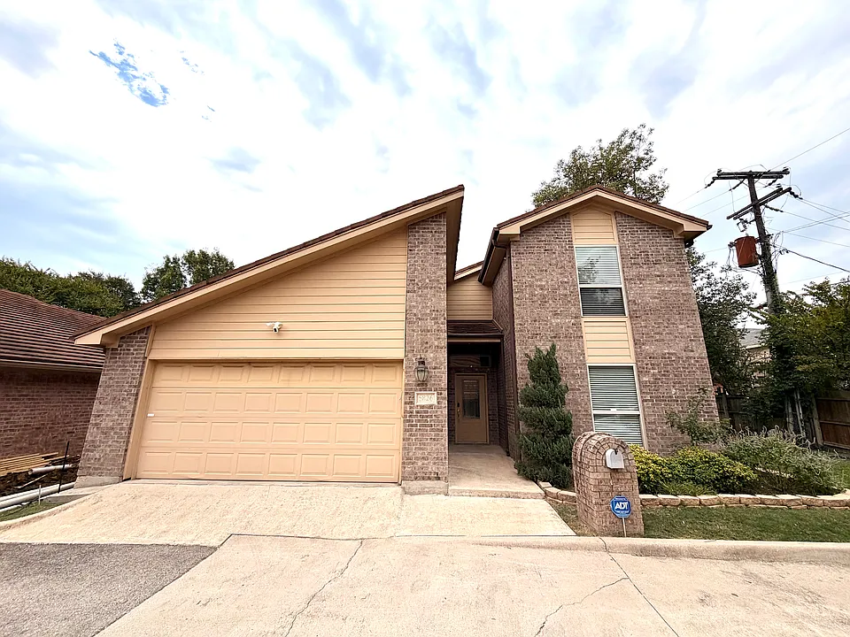 5826 Chimney Wood Cir