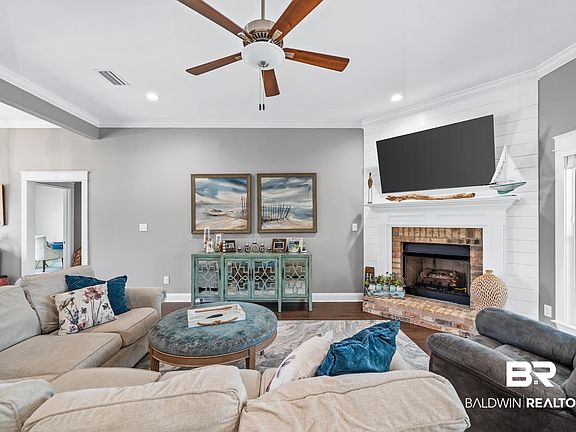 4th image of 2031 Hogan Dr