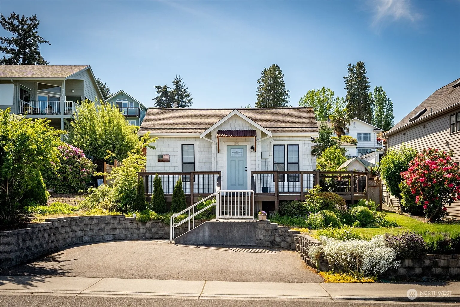 1604 Sequalish Street photo 1