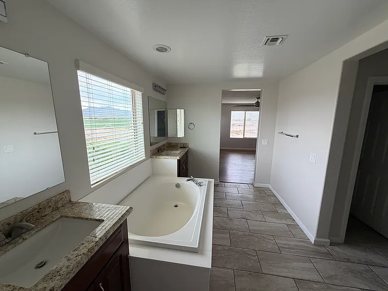 6906 S 78th Dr — Photo 10