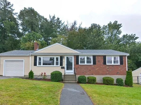24 Woodcliff Rd, Holbrook, MA 02343