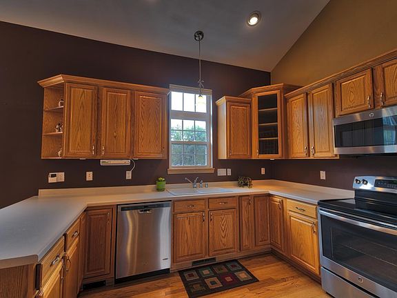 4th image of N163W19771 Riverview Dr