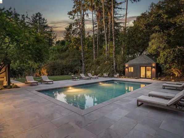 5645 Bacon Rd, Oakland, CA 94619