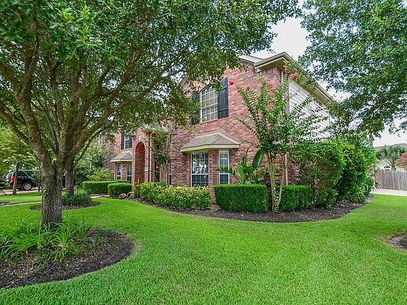Home is situated on a corner lot in a cul-de-sac