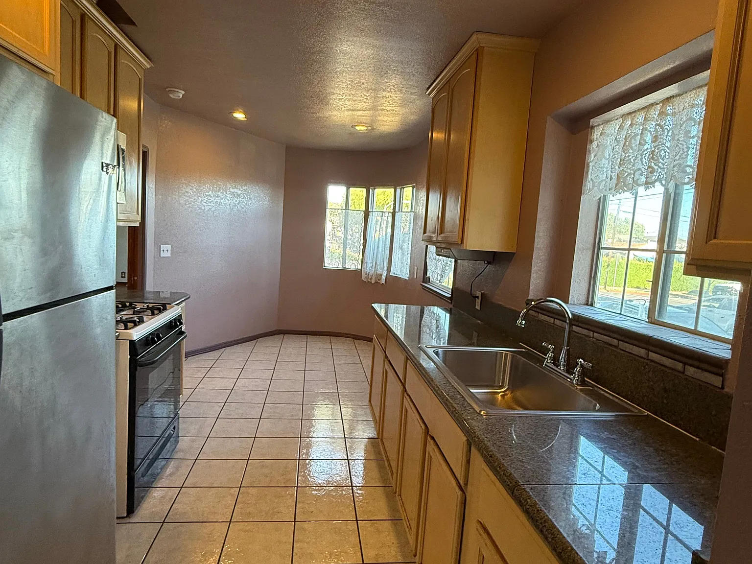 2 bed, 1.5 bath, 1200 sqft, $3,200 — Photo 4