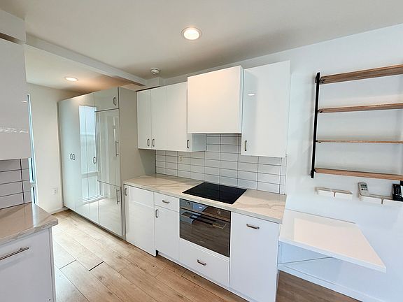 4th image of 211 12th St #S