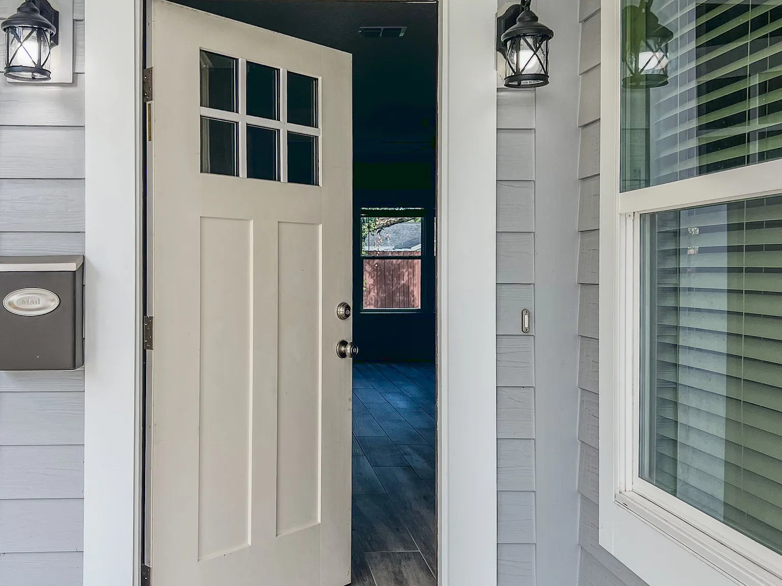 4 bed, 2518 sqft, $3,395 — Photo 3