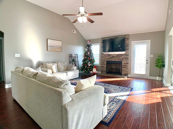 3rd image of 2420 Andersonville Dr