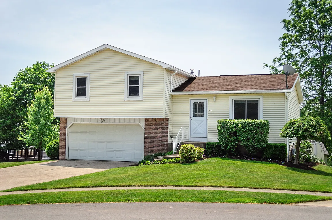 1131 Sara Ct photo 1