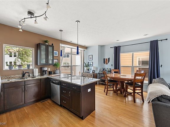 5th image of 752 Starkweather Ave