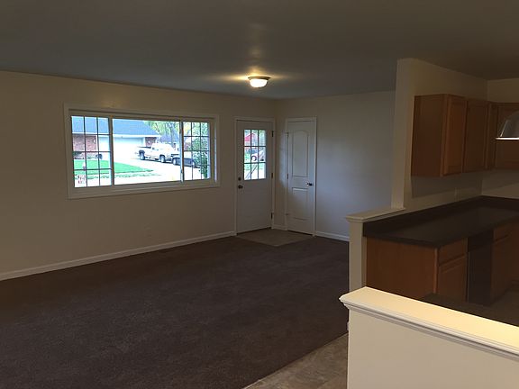 3rd image of 302 Lutz Dr