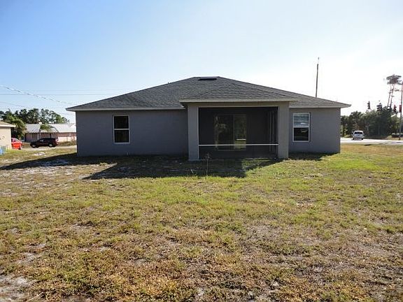 3rd image of 2590 SE Floresta Dr