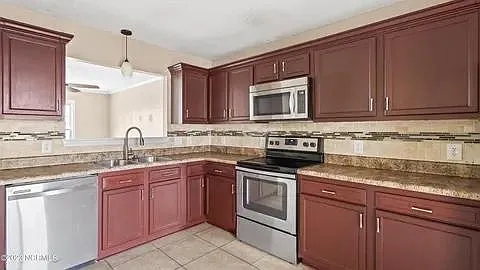 27 Doris Ave E — Photo 2