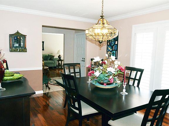 5th image of 830 Guenevere Dr
