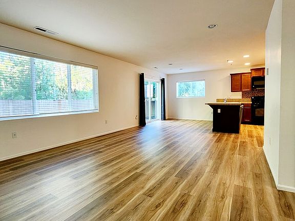 5th image of 8431 10th Pl SE