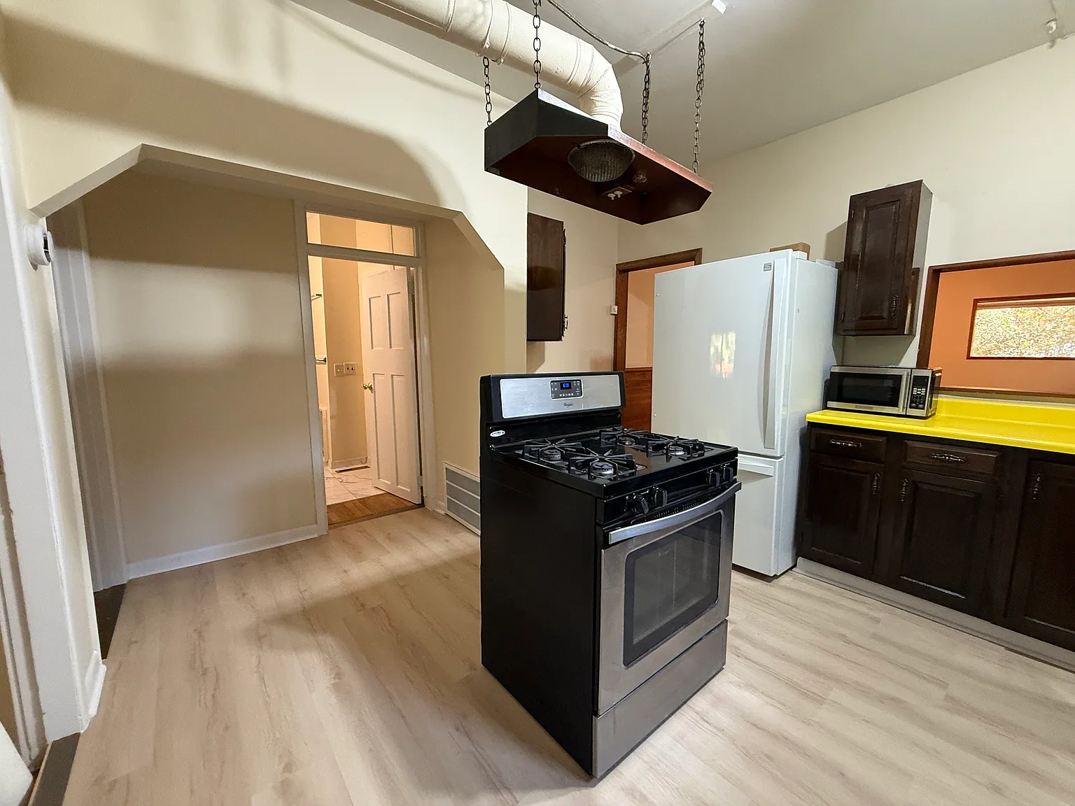 4 bed, 1400 sqft, $4,195 — Photo 4