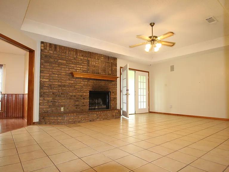 420 Birchwood Ln — Photo 4
