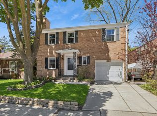 887 Deerfield Rd, Highland Park, IL 60035