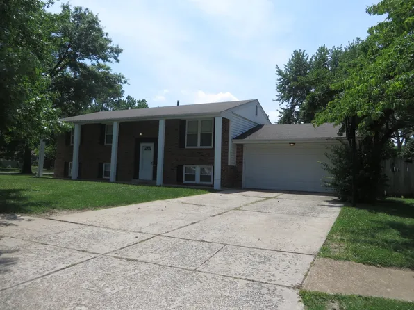 1505 Burning Tree Dr, Florissant, MO 63033
