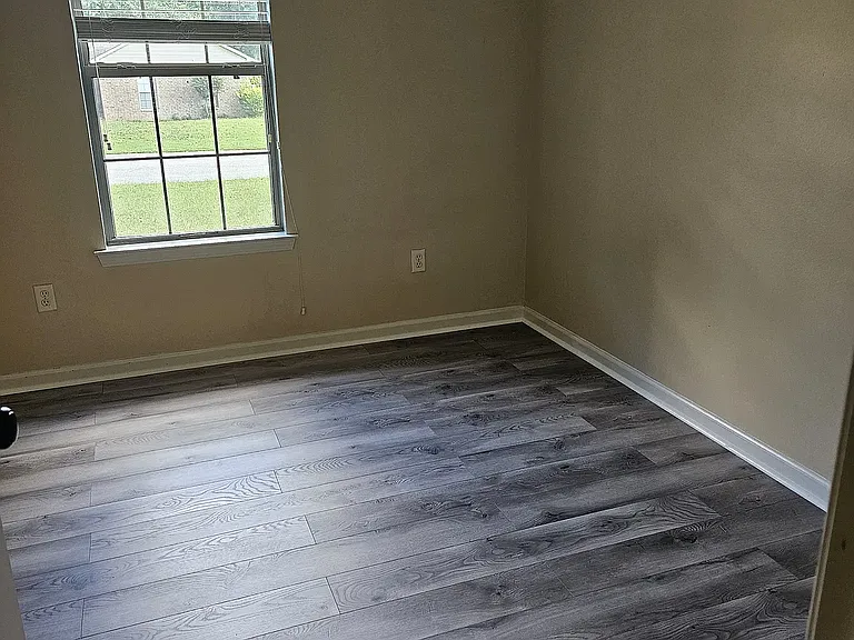 4510 Thompson St — Photo 3