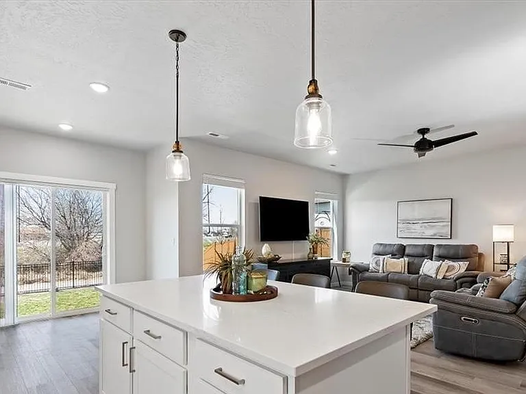 6915 S Sunfish Way — Photo 5