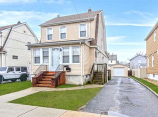 38 Cambridge St, Valley Stream, NY 11581