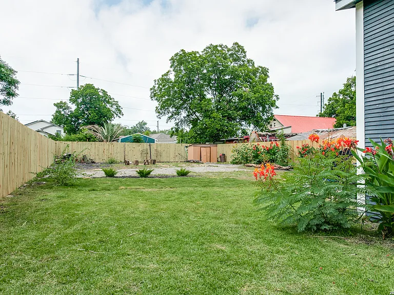 312 Burleson St — Photo 25
