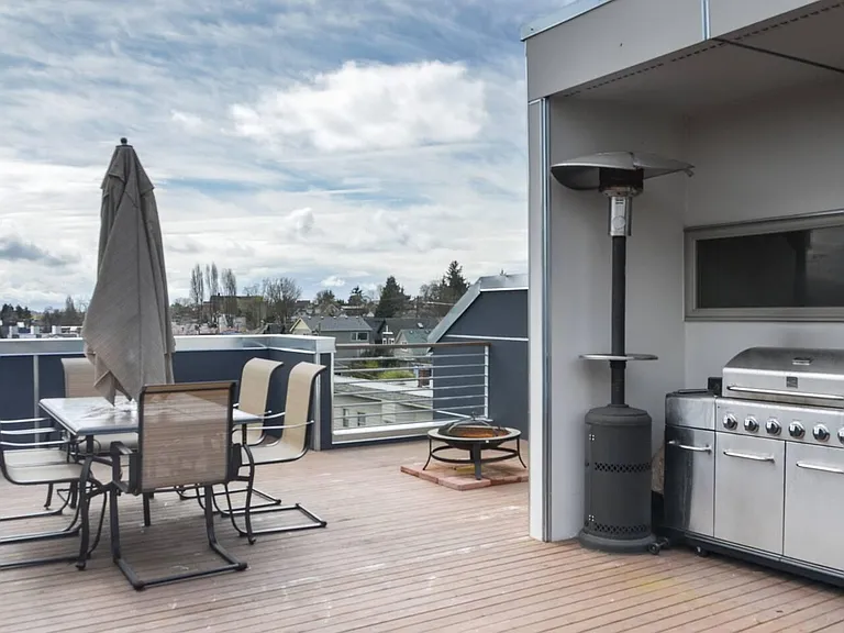 2118 E James St — Photo 23