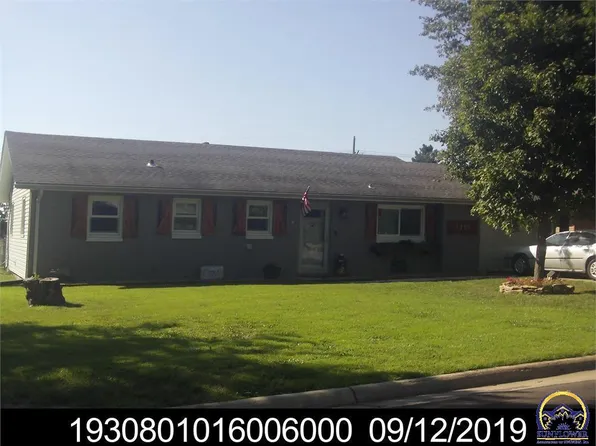 1235 Magic Circle Dr, Emporia, KS 66801