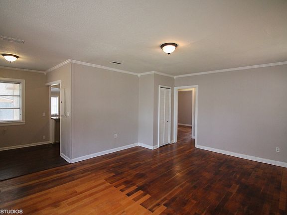 3rd image of 945 Mackinaw St