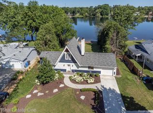 2668 Canfield Trl, Brighton, MI