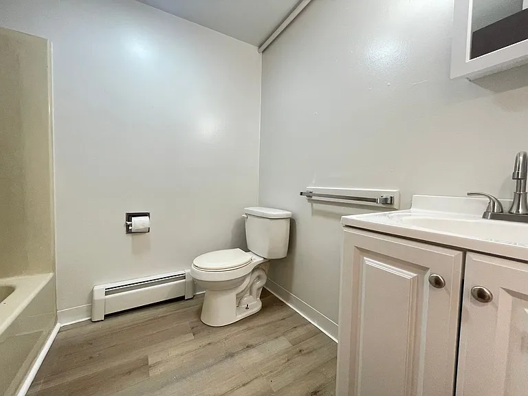 98 Main St #8 — Photo 12