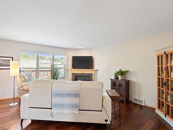 5th image of 8914 Hollybush Ln
