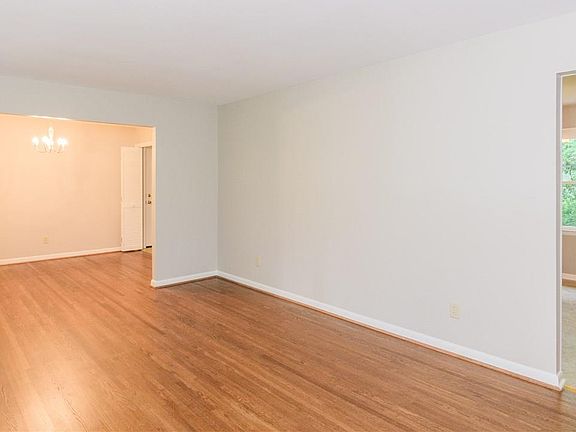 5th image of 2309 Royal Knoll Ln