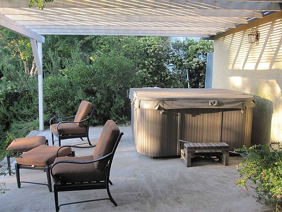 3rd image of 3675 El Sereno Ave