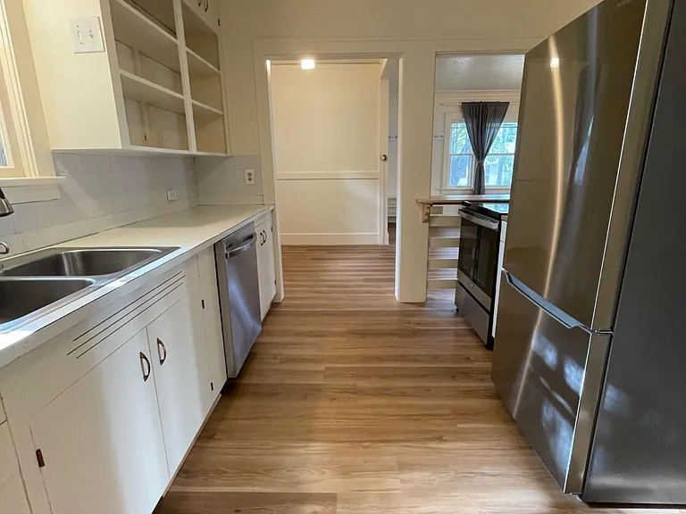 404 SE 83rd Ave — Photo 11