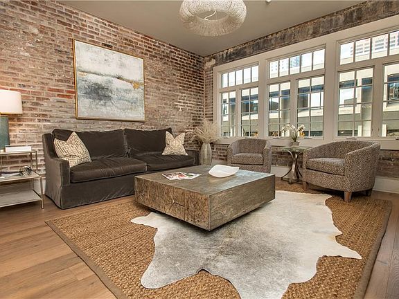 3rd image of 614 Baronne St #301