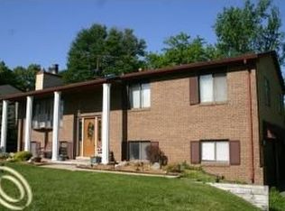 2225 Woodlawn St, Wolverine Lake, MI 48390