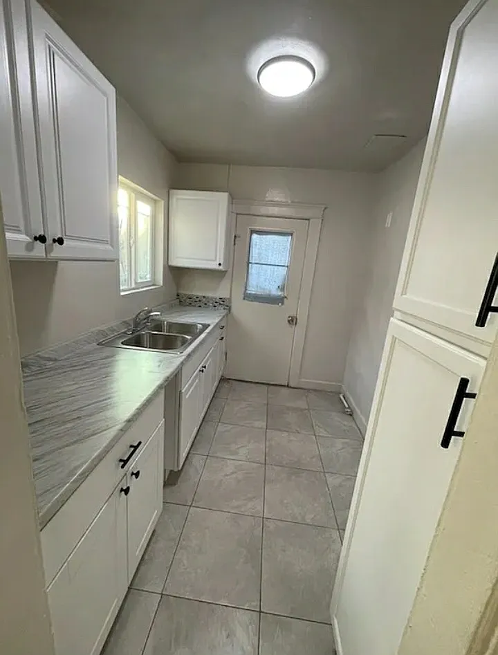 7019 Marbrisa Ave — Photo 4