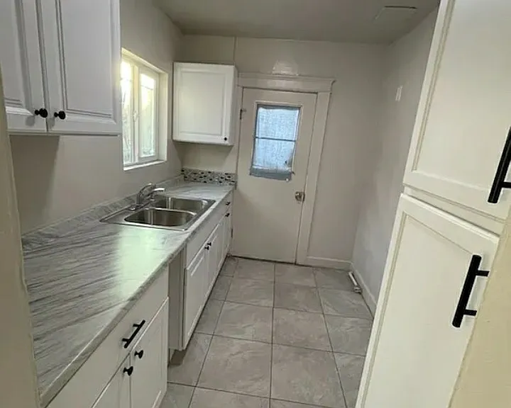 7019 Marbrisa Ave #E — Photo 4