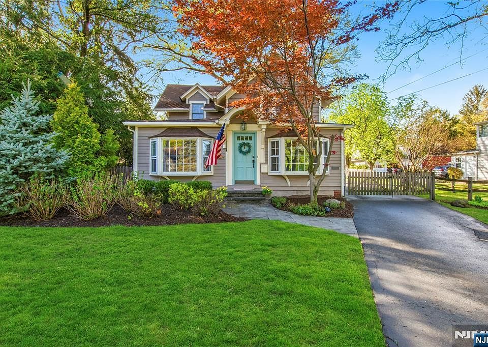 1st image of 454 Maple Ave