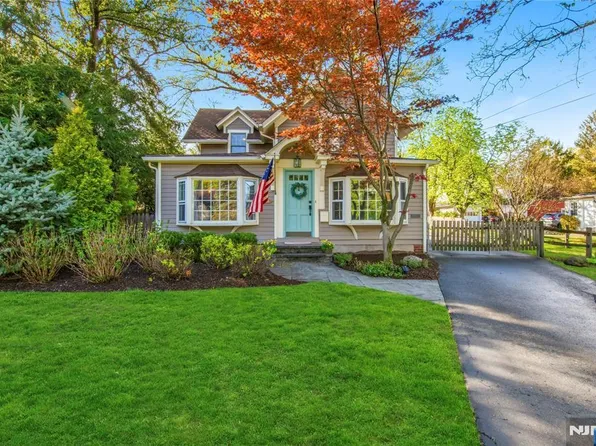 454 Maple Ave, Glen Rock, NJ 07452