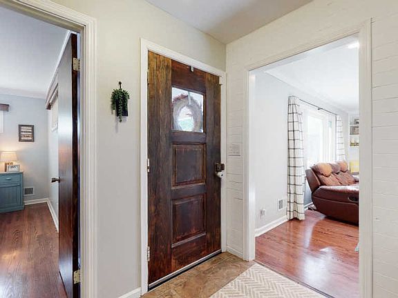 3rd image of 2804 Parklawn Dr