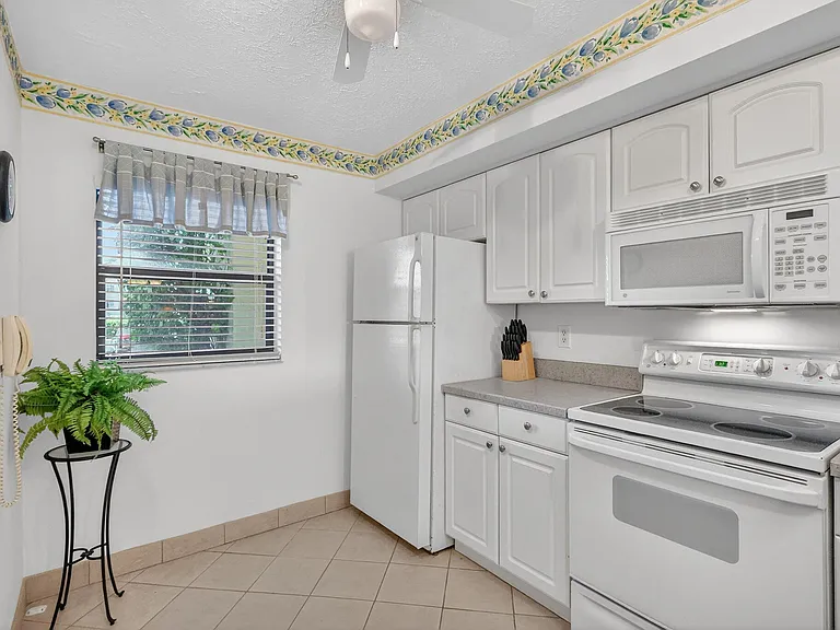 7410 S Ocean Dr #109 — Photo 3