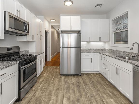 2nd image of 172 Boylston St #3