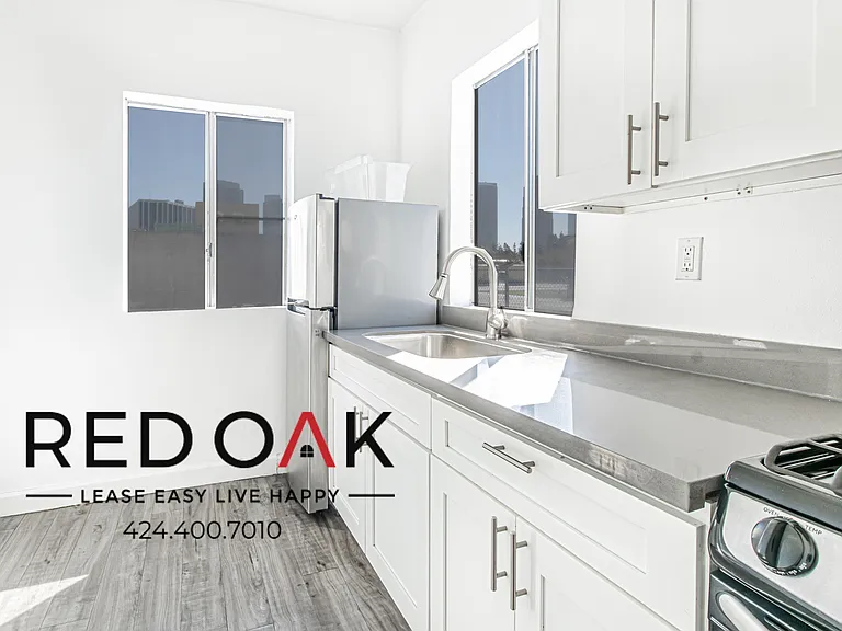 1454 W 3rd St #203 — Photo 3