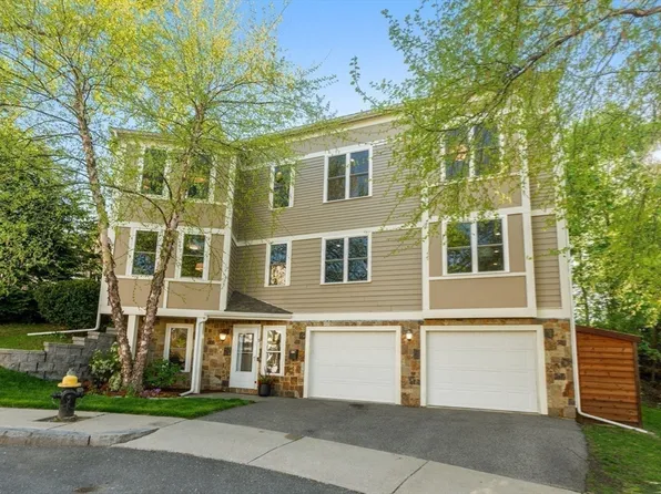 5 Delany Cir, Boston, MA 02135